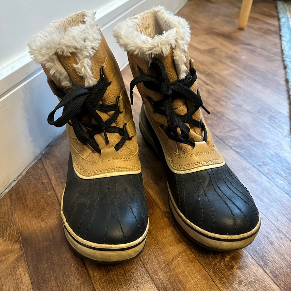 Women’s Sorel snow boots. Great condition! Size 9.5